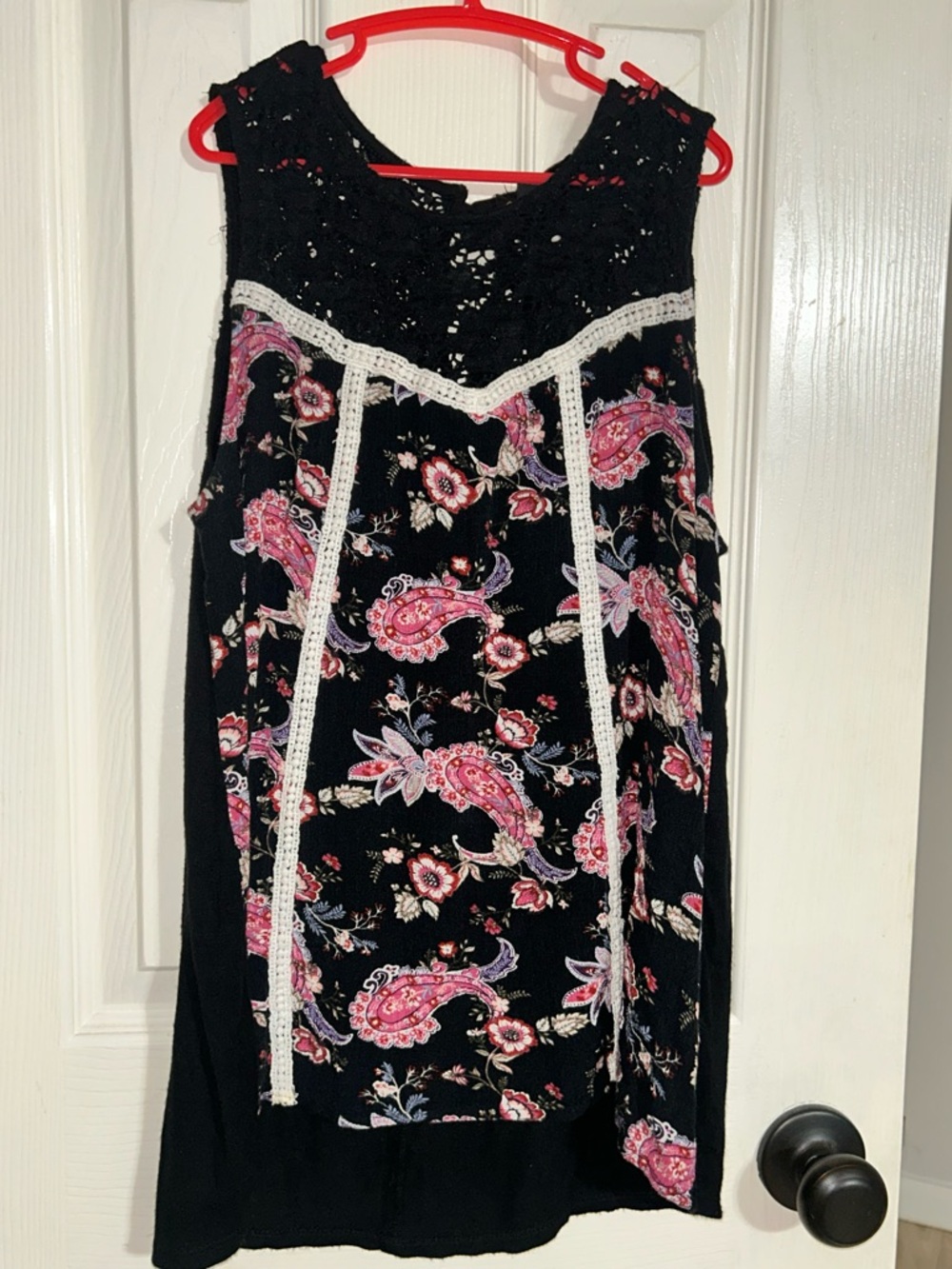 Sleeveless Black Floral Paisley Crochet-Trim Tank Top
